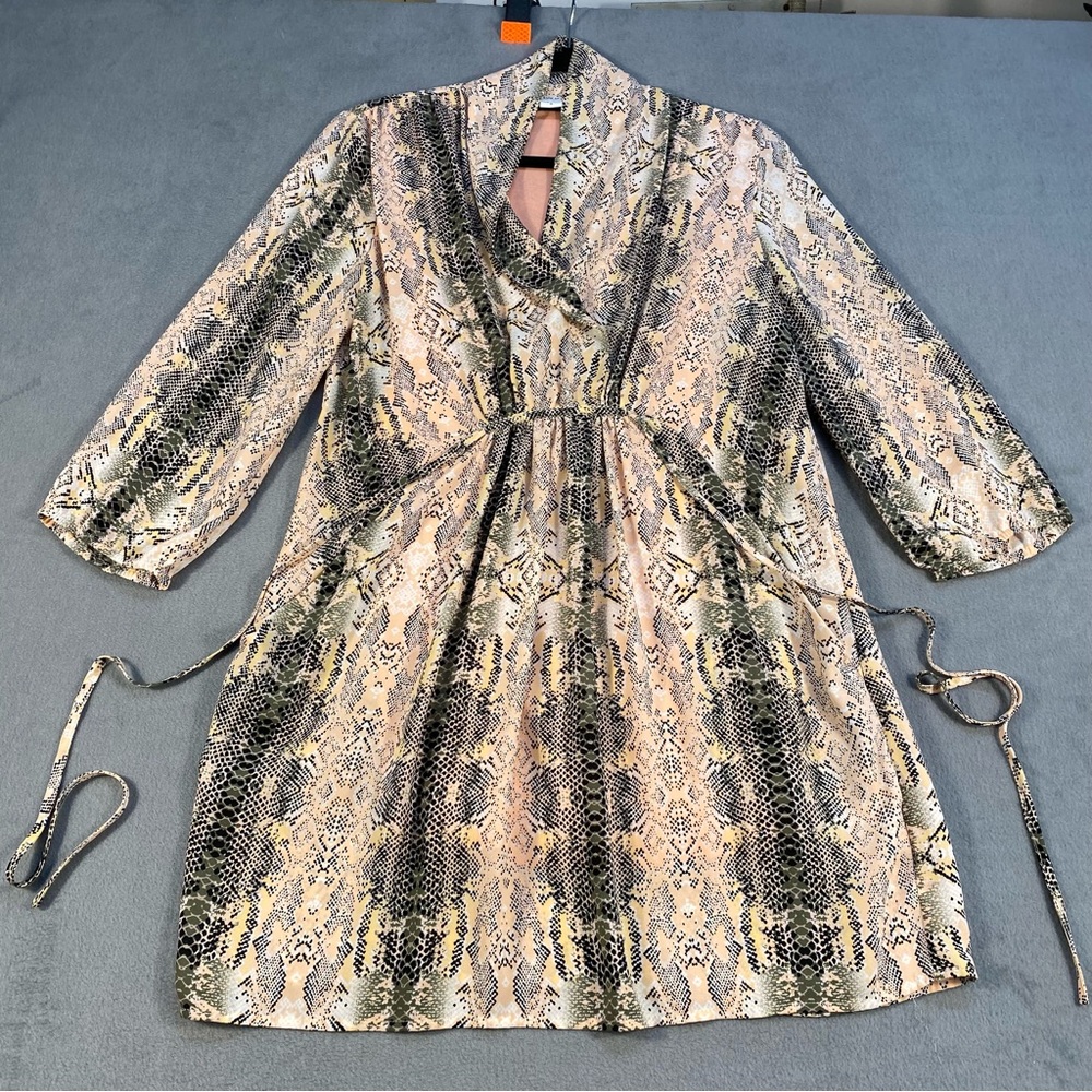 Bar III Womenโs cream & black snakeskin Print sheath Dress, long sleeves, size S